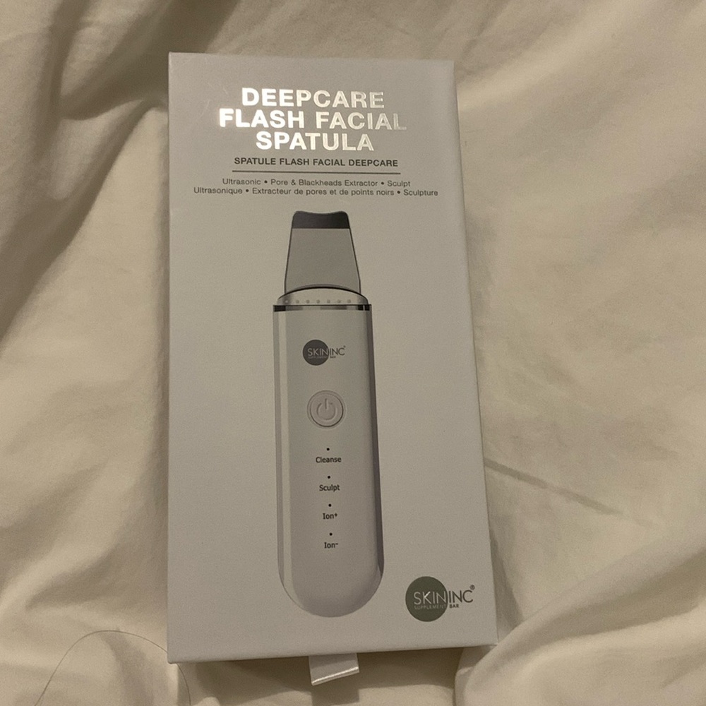 Deepcare Flash Facial Spatula by SKININC.  Brand new and never used or opened.